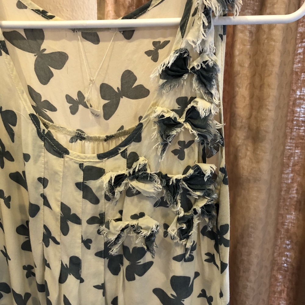 Flowy, Feminine Tank - Picture 3 of 8